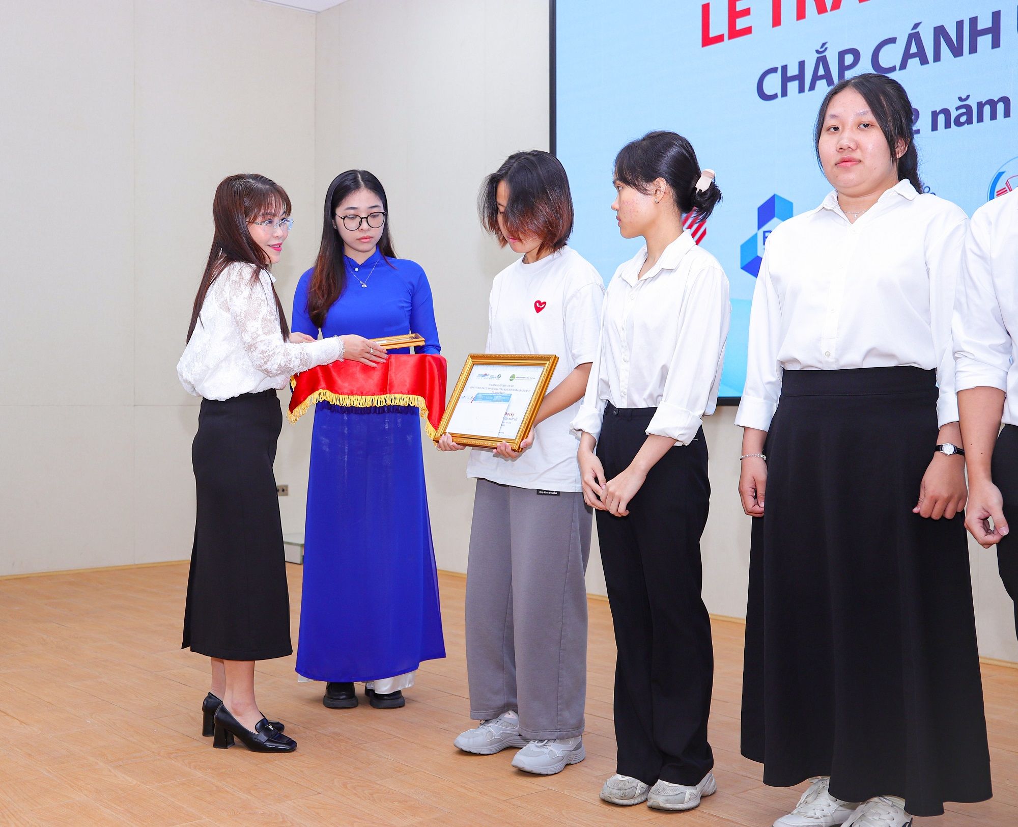 Dương Nhật trao tặng học bổng Chắp cánh ước mơ đợt 2 năm 2025 