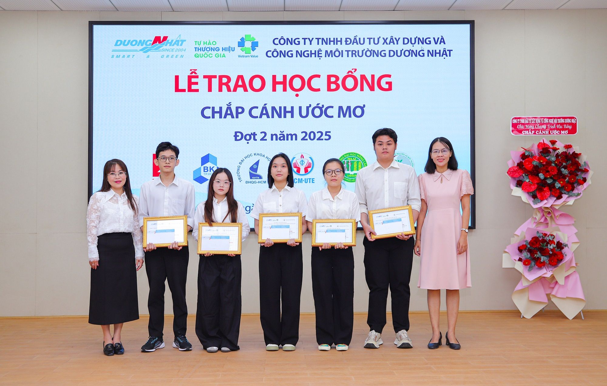 Dương Nhật trao tặng học bổng Chắp cánh ước mơ đợt 2 năm 2025 