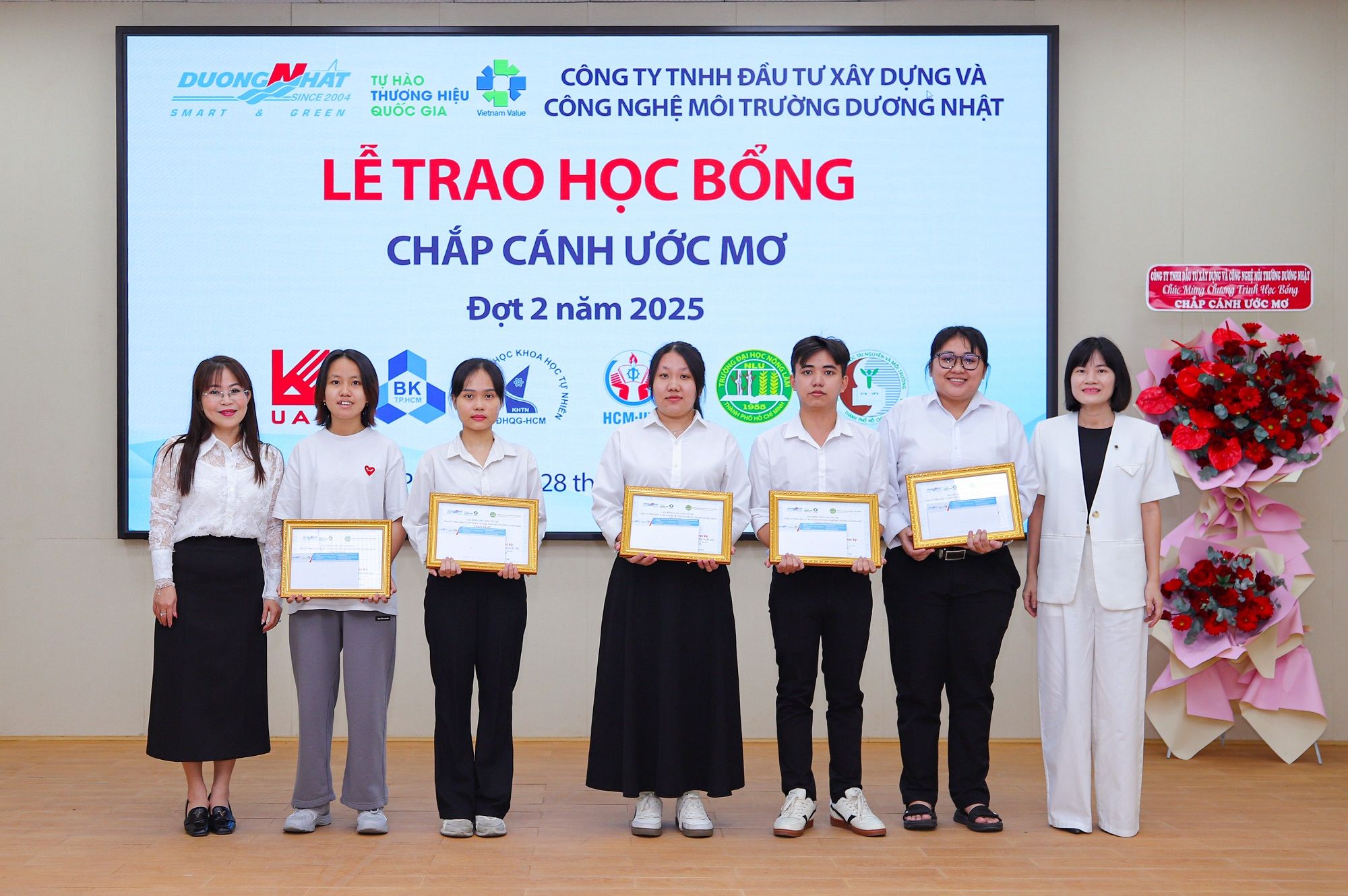 Dương Nhật trao tặng học bổng Chắp cánh ước mơ đợt 2 năm 2025 