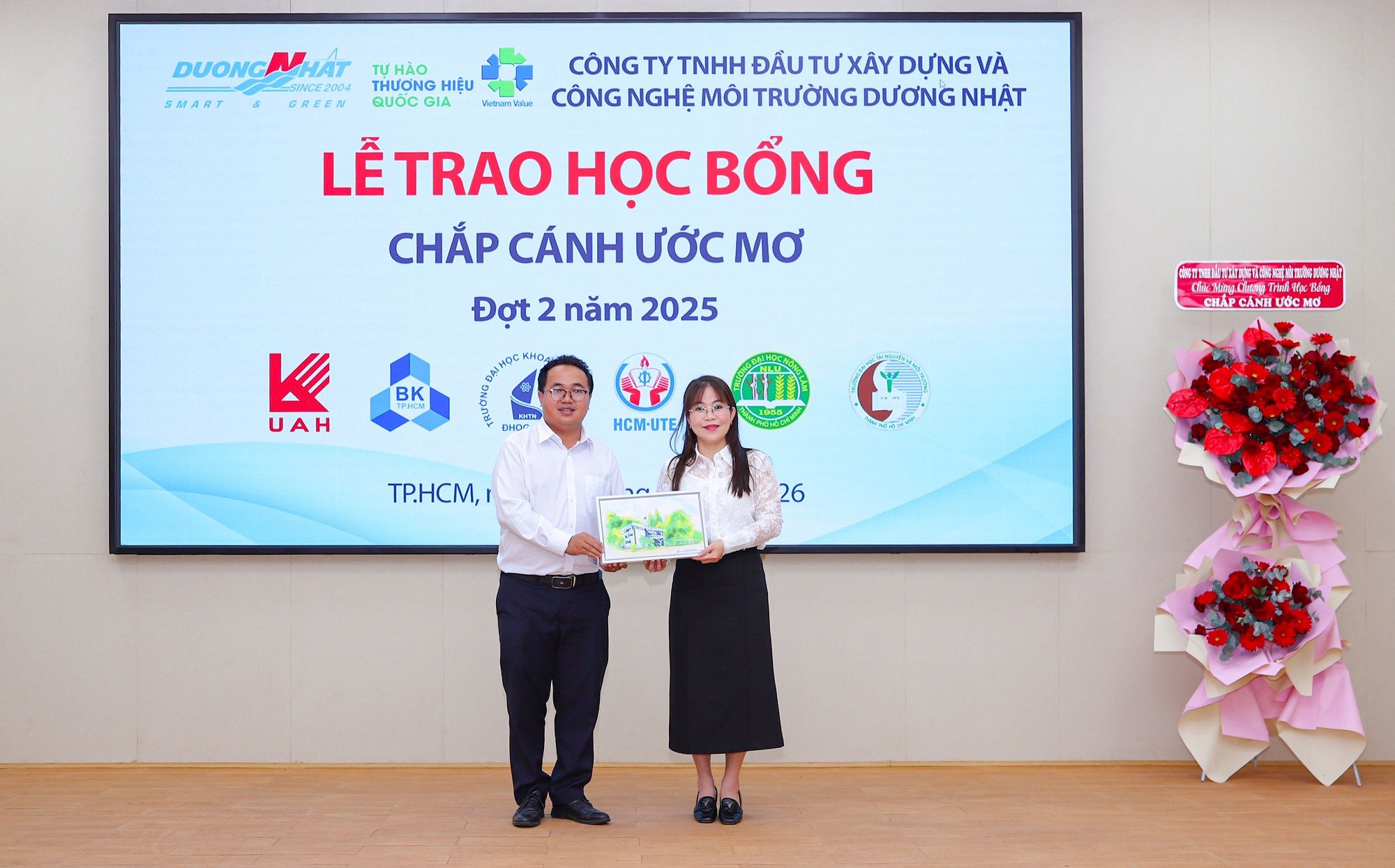 Dương Nhật trao tặng học bổng Chắp cánh ước mơ đợt 2 năm 2025 