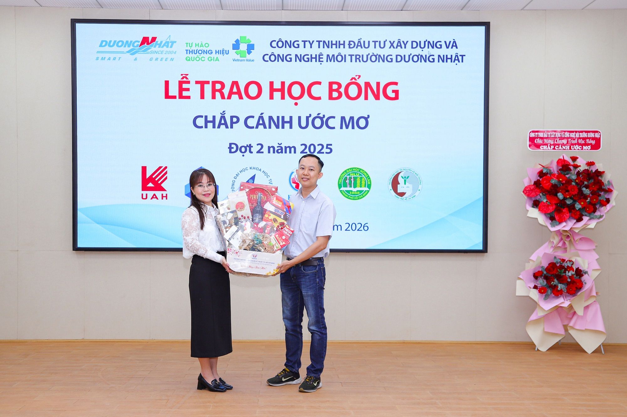 Dương Nhật trao tặng học bổng Chắp cánh ước mơ đợt 2 năm 2025 
