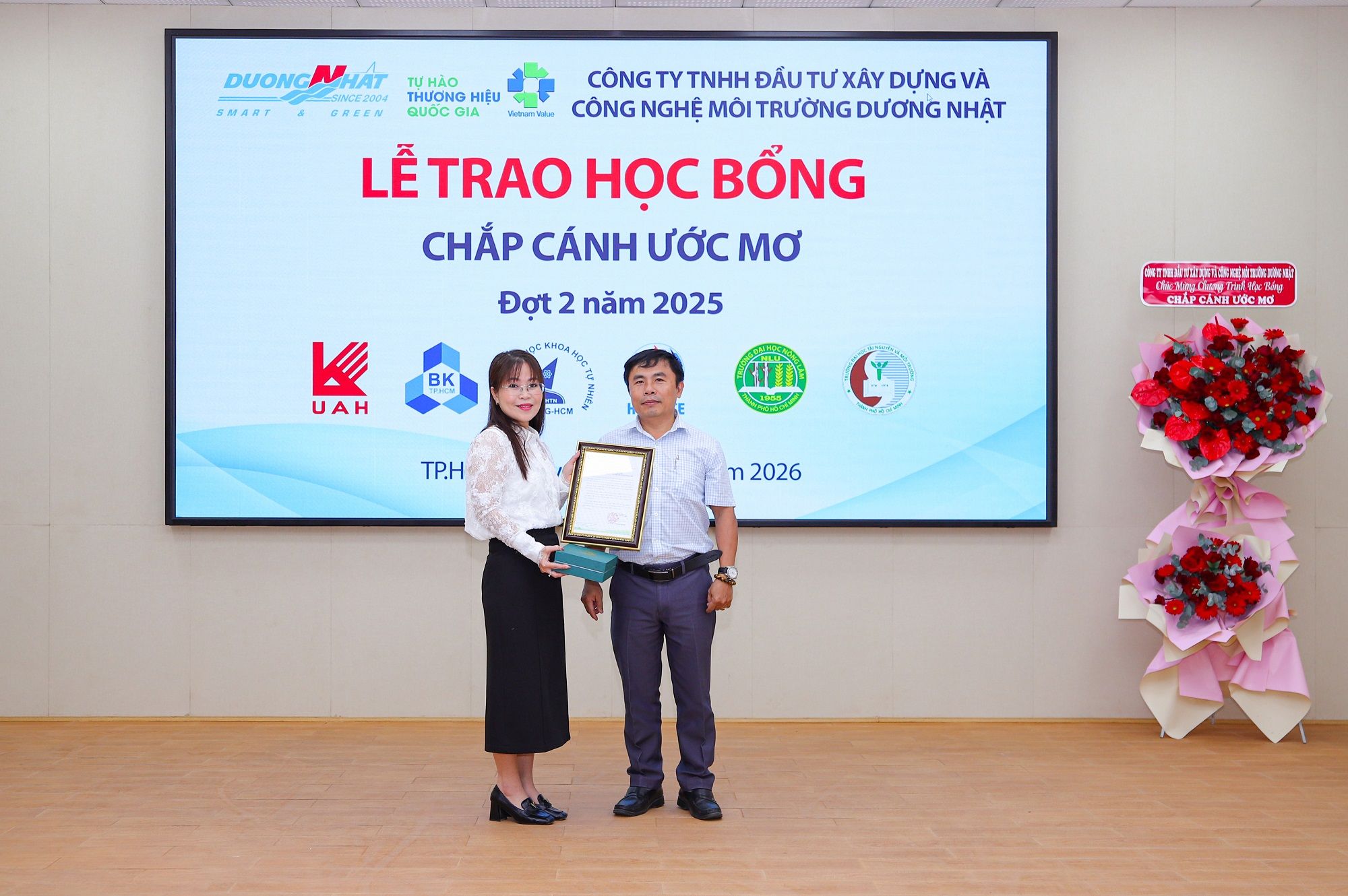 Dương Nhật trao tặng học bổng Chắp cánh ước mơ đợt 2 năm 2025 