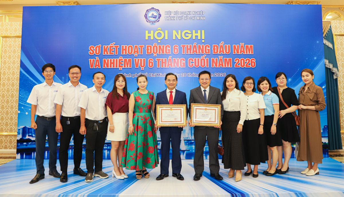 Dương Nhật nhận bằng khen chủ tịch UBND TPHCM