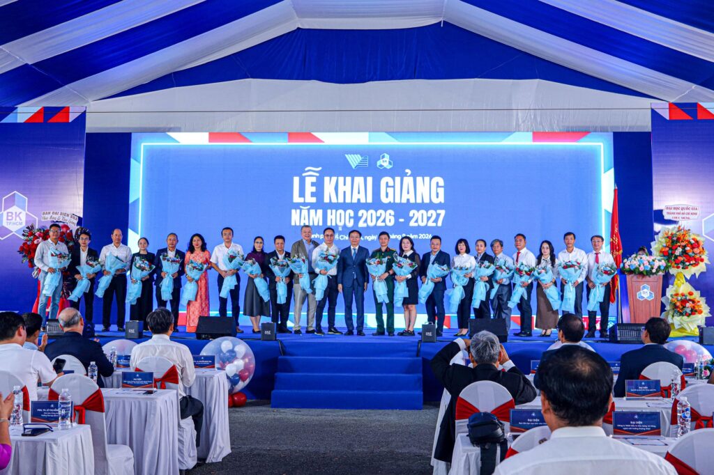 Dương Nhật đã trao tặng học bổng Chắp cánh ước mơ